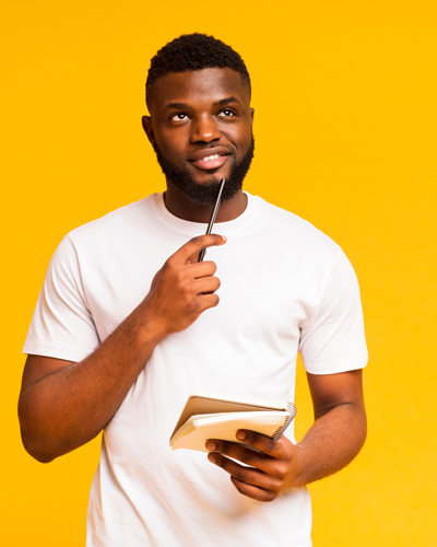 Un home qui réflechis